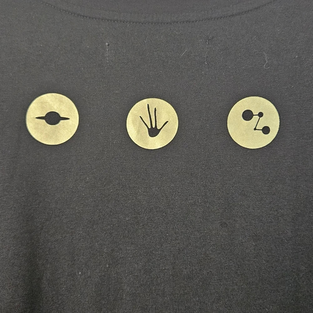 8ighth‎ Dstrkt black and gold t shirt size 2xl